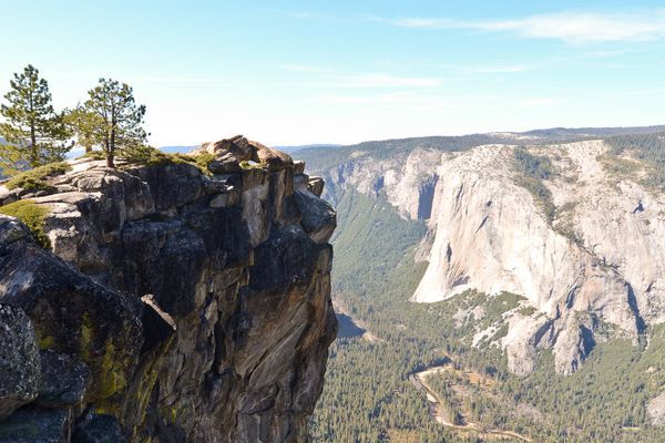 [Updated] Couple Apparently Taking Selfie before Fatal Fall in Yosemite