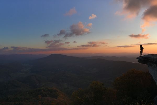 Outdoor Therapy: Navy Veteran Turns to Hiking