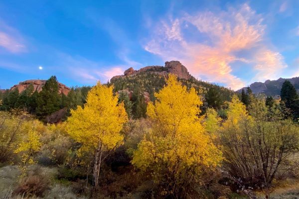 20 Stunning Fall Foliage Hiking Photos to Brighten up Your Day