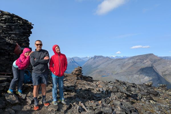 This Woman Took Her Family on an Epic 110-Mile Trek Above the Arctic Circle