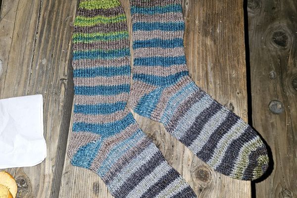 Hamburgers, Resupplies, and Hand Knit Socks: PCT Days 16 to 18