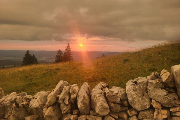 Thruhiking over Borders and into Switzerland – Week 5 of the HexaTrek
